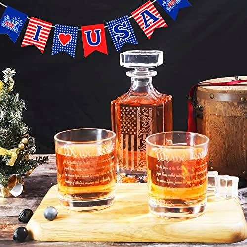 YJGS Whisky Decanter Conjunto -750ml de decantador de uísque gravado nós, o povo, decantador de bandeira americana com 2 copos,