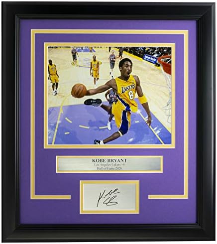 Kobe Bryant emoldurou 8x10 Los Angeles Dunk Photo com assinatura gravada a laser
