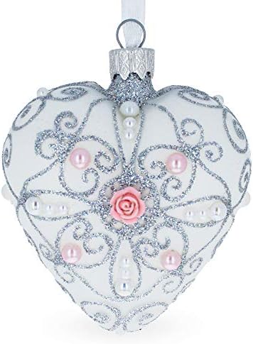 Coração de cor prateada com ornamento de Natal rosa de vidro rosa