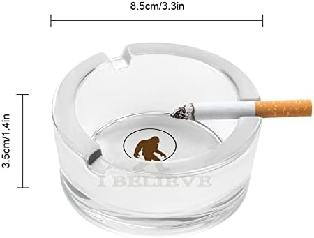 Bigfoot eu acredito que Sasquatch fumando cinzas de vidro de vidro de cigarro bandeja de cigarro