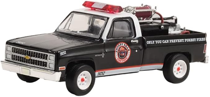 Greenlight 38040-C Smokey Bear Series 2-1982 Chevy C20 Deluxe personalizado com equipamento de incêndio, mangueira e tanque